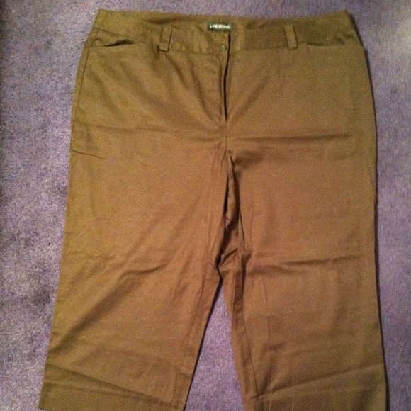 Brown capris