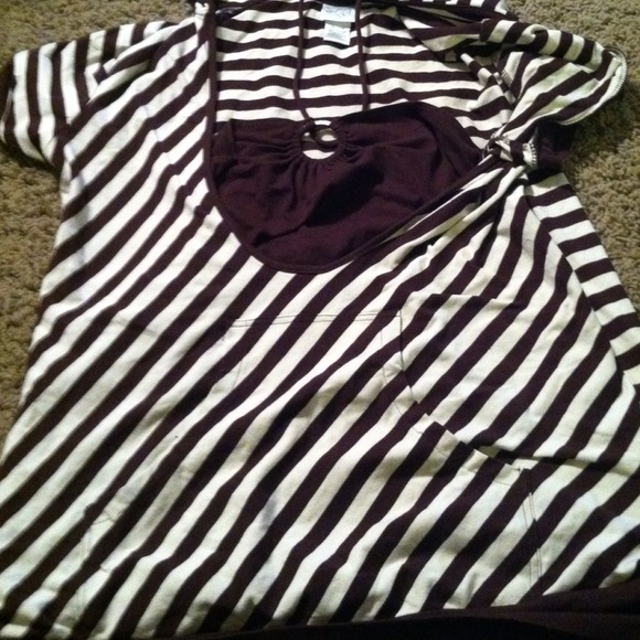 On hold.... Cute brown shirt