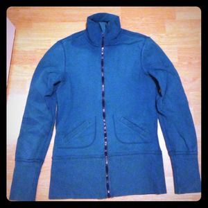 Blue long sleeve Lululemon jacket