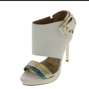 💢SOLD💢 Report Gorgeous Open Toe Bootie