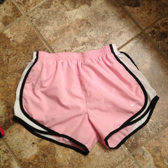Cute pink Nike shorts size small- bundle