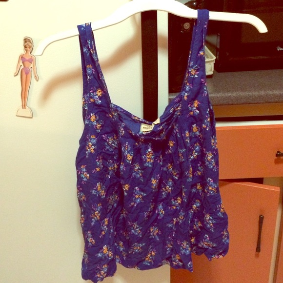 Blue floral open back tank from Hollister - Picture 1 of 4
