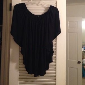Black shirt with flowy sleeves! Very comfy
