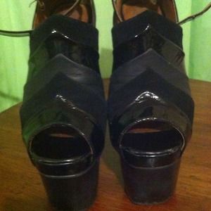 More pix of Jeffery Campbell Paulina