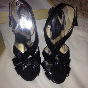 💢SOLD💢 Michael KORS Cross Strap Platform Pump