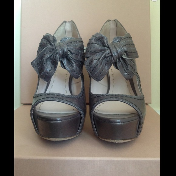 Host Pick MIU MIU gray leather Mary Jane pump 37.5 - Picture 2 of 5