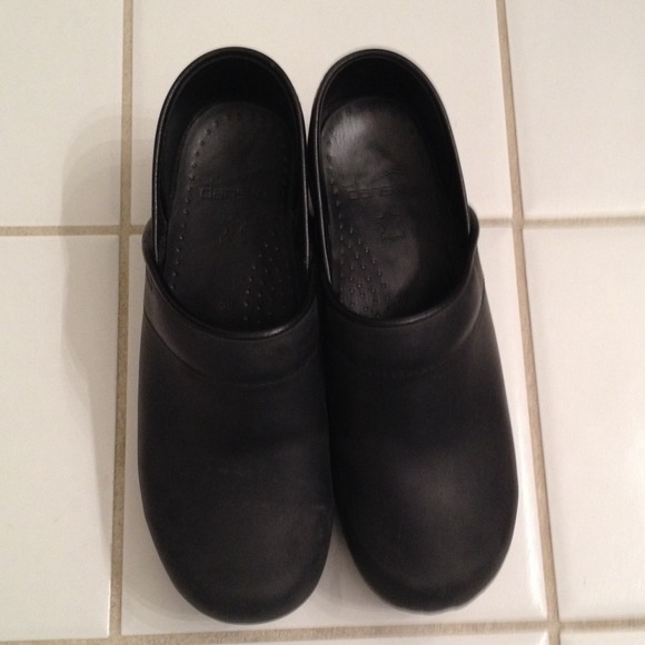 Dansko clogs (say size 39euro but fit like an 8US)