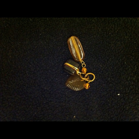 Pendant leaf and glass beads