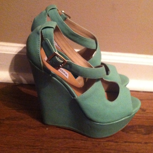 Steve Madden mint green Xernal wedges - Picture 1 of 3