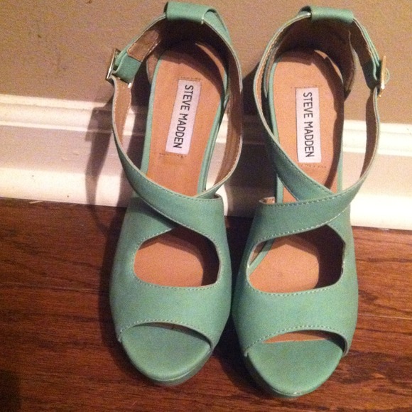 Steve Madden mint green Xernal wedges - Picture 2 of 3