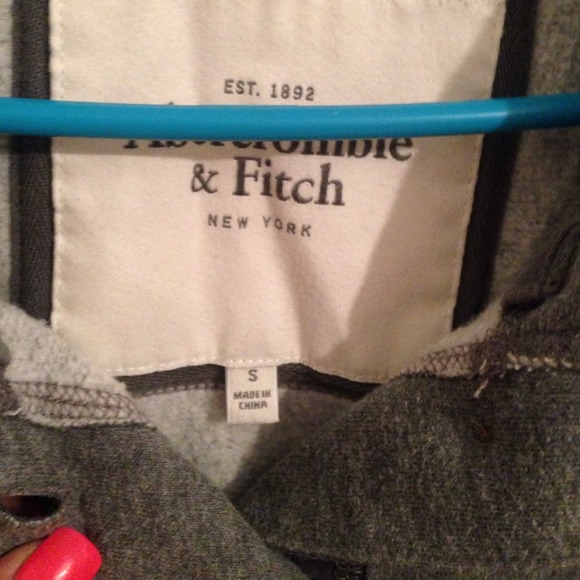 ⛔️⛔️SOLD⛔️⛔️🎀A&F sweater🎀 - Picture 2 of 2