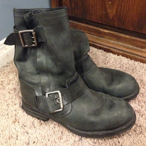 Steve Madden motto boots