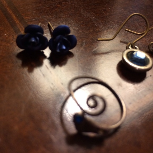 📍📍📍SOLD📍📍📍Bundle of accessories - Picture 3 of 4