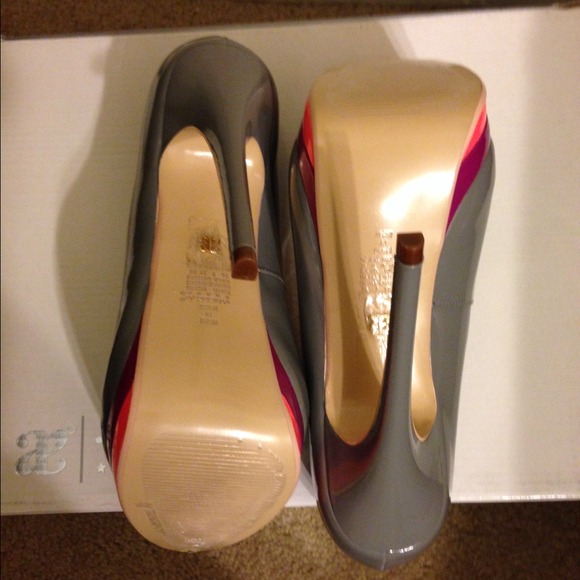 Grey & neon color,s - Picture 3 of 3