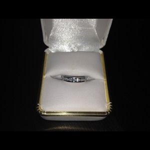 Sterling silver ring with crystals