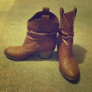 Brown boots & cardigan bundle 👢