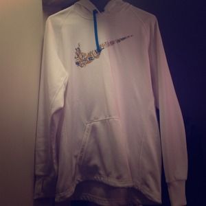 White nike pull over sweat shirt