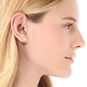❌SOLD in Bundle❌Juliet & Company Glass Pearl Studs