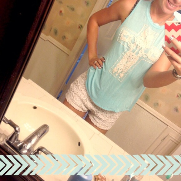 SOLD Lace cross muscle tee💞💙💎