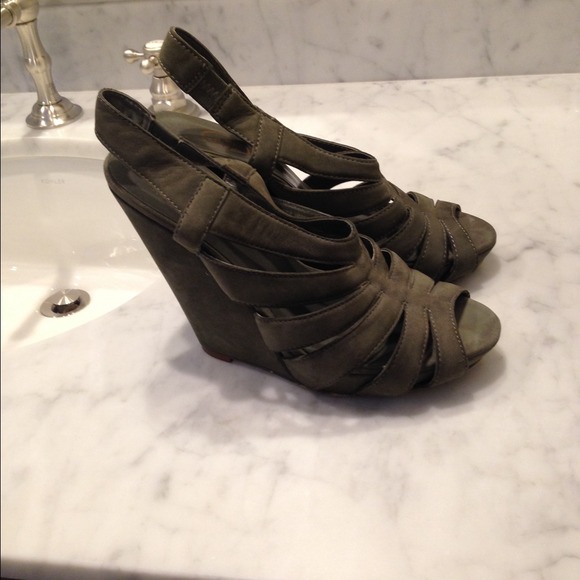Ash platform heels