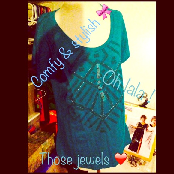 💙BRAND NEW💙 NWT Teal Tribal Print top