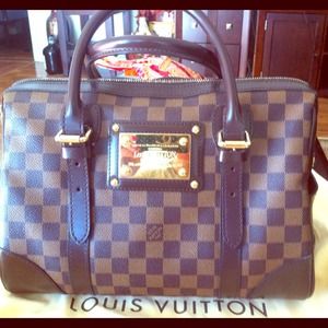 💢SOLD LOCALLY💢Authentic LV Berkeley
