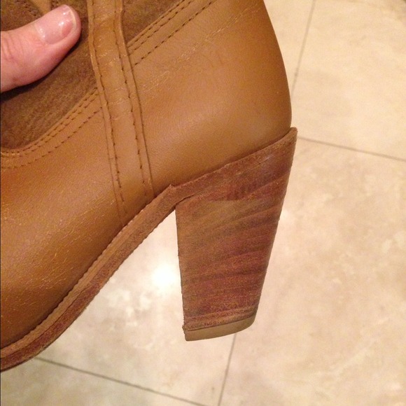 SOLD 💛 Frye boots--Additional pics!