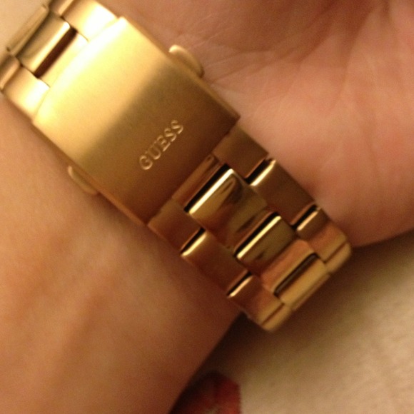 ON HOLD 🚫🚫Rose gold guess watch! - Picture 3 of 4