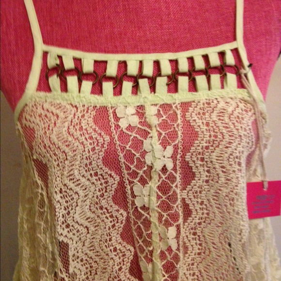 👊**SOLD☺️Cute flowy see threw tank throw over!!! - Picture 2 of 4