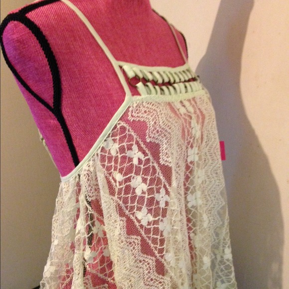 👊**SOLD☺️Cute flowy see threw tank throw over!!! - Picture 3 of 4