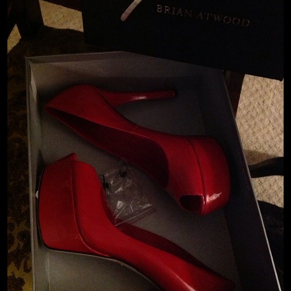 ❌SOLD LOCALLY❌NIB Brian Atwood Cherry Red Pumps - Picture 3 of 4