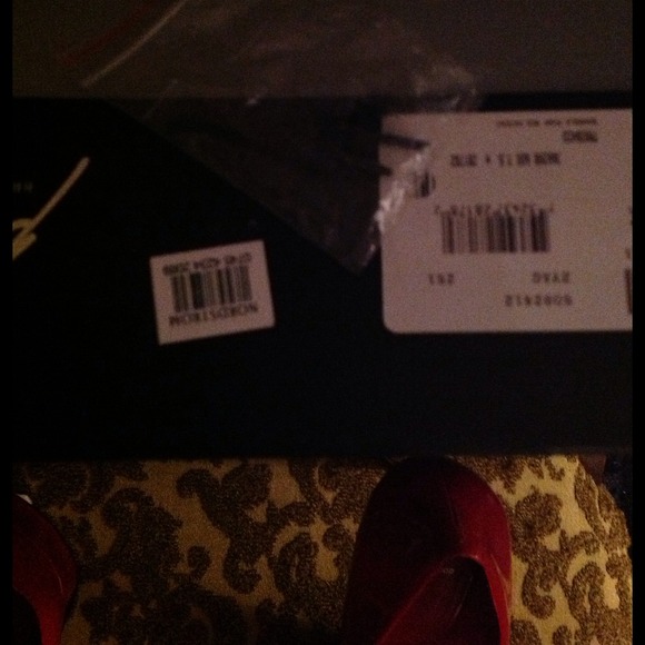 ❌SOLD LOCALLY❌NIB Brian Atwood Cherry Red Pumps - Picture 4 of 4