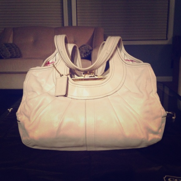 New Price⭐ Coach Leather Shoulder Bag - Ivory