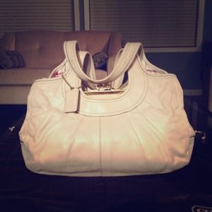 New Price⭐ Coach Leather Shoulder Bag - Ivory