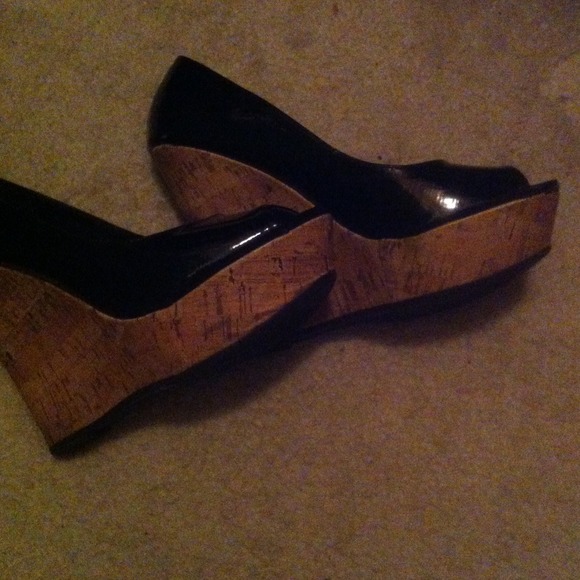 Wedge Heels - Picture 2 of 3