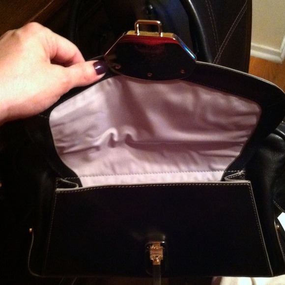 ⭕️PRICE REDUCED⭕️Cole Haan handbag - Picture 2 of 2