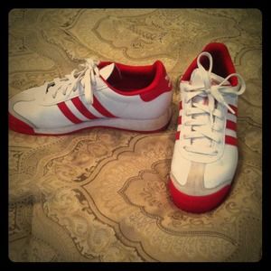 "Bundled"^^^^^Boys Adidas 4.5 Samoa.