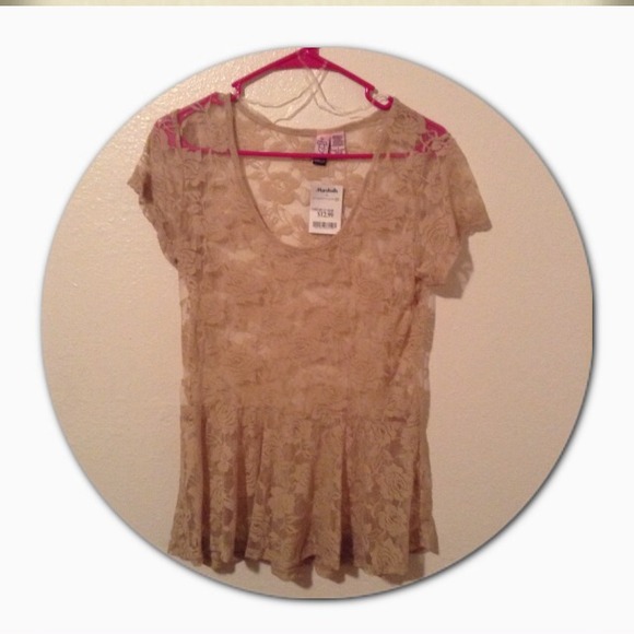 🚫SOLD In bundle🚫Plus size Naked lace peplum top