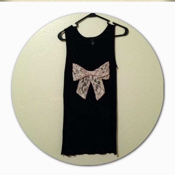🚫SOLD IN BUNDLE🚫Black centered bow top