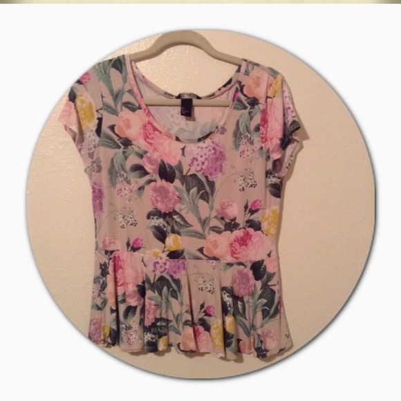 ❌sold❌Plus size flowered peplum top
