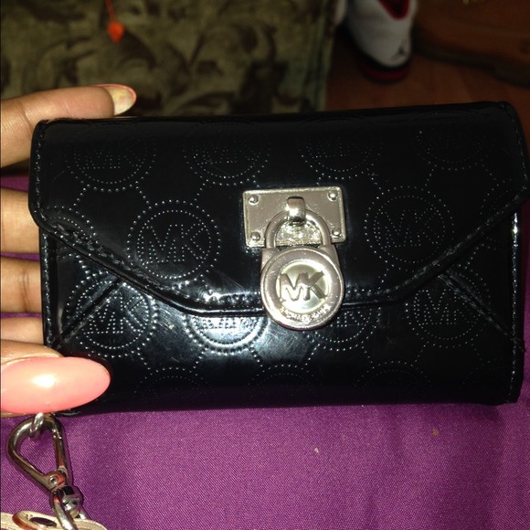 Authentic Michael Kors IPhone 4 wallet case - Picture 1 of 3