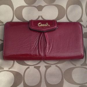 ⭐️LIKE NEW AUTHENTIC COACH WALLET⭐️