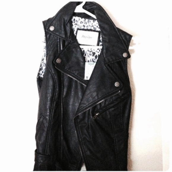 🚫SOLD🚫Faux leather vest