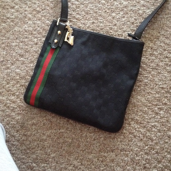 ✨Gucci Black Cross-body✨