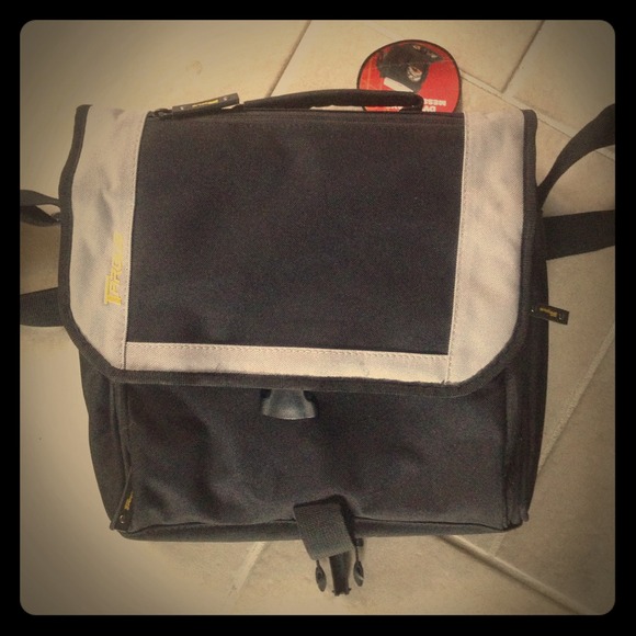 Targus Shouldr Bag for small computer, tablet,  CD