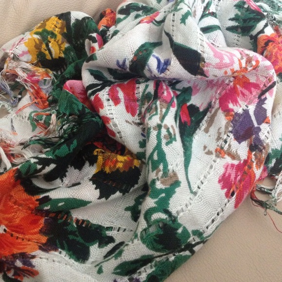 Floral scarf! - Picture 3 of 3