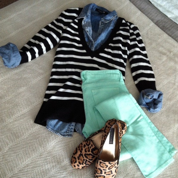 🎀SOLD🎀 3/4 sleeve black & white sweater