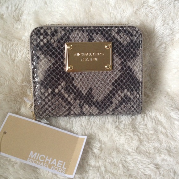 SOLD 📛💥 BRAND NEW Mickael KORS wallet 💥