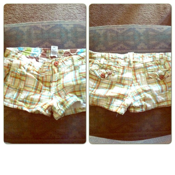 Billabong plaid shorts - Picture 1 of 1