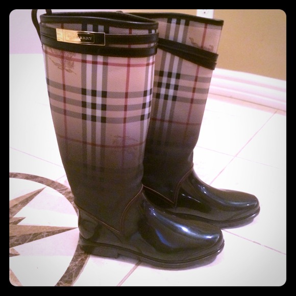 Sold!!  Stunning brand new burberry rain boots